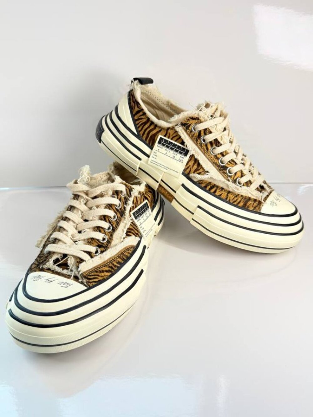 VESSEL Tiger Print Low-Top Sneakers – US Women’s 8 (EU 38)